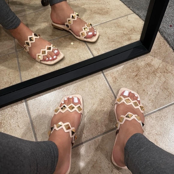 The Nude Quilted Slides 🤩 - Picture 2 of 3